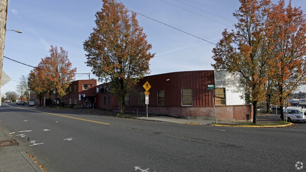 More Photos Of 5040 SE Milwaukie Ave, Portland Light Manufacturing For Lease