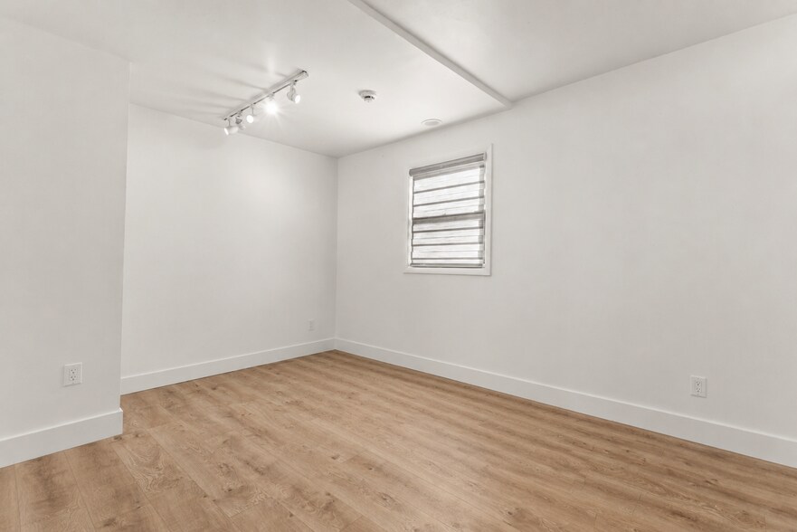 More Photos Of 1618 Parker Ave, Fort Lee Freestanding For Lease