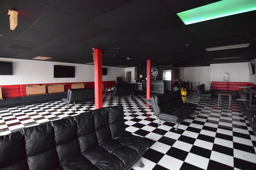 More Photos Of 6172-6196 University Ave, San Diego Unknown For Lease