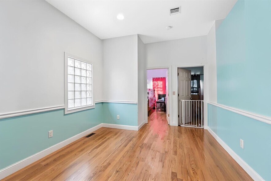 More Photos Of 1303 Summit Ave, Union City Storefront Retail Residential For Sale