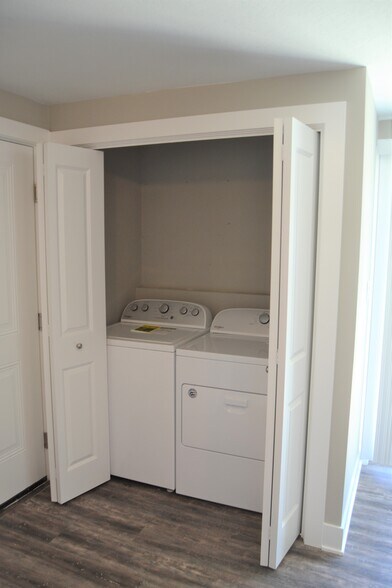 More Photos Of 210 Wilson St, Van Meter Apartments For Sale