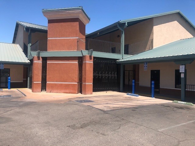 More Photos Of 1500-1596 S Imperial Ave, El Centro Medical For Lease