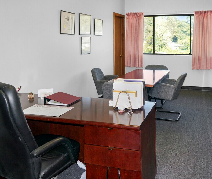More Photos Of 20 S Anguilla Rd, Pawcatuck Office For Sale