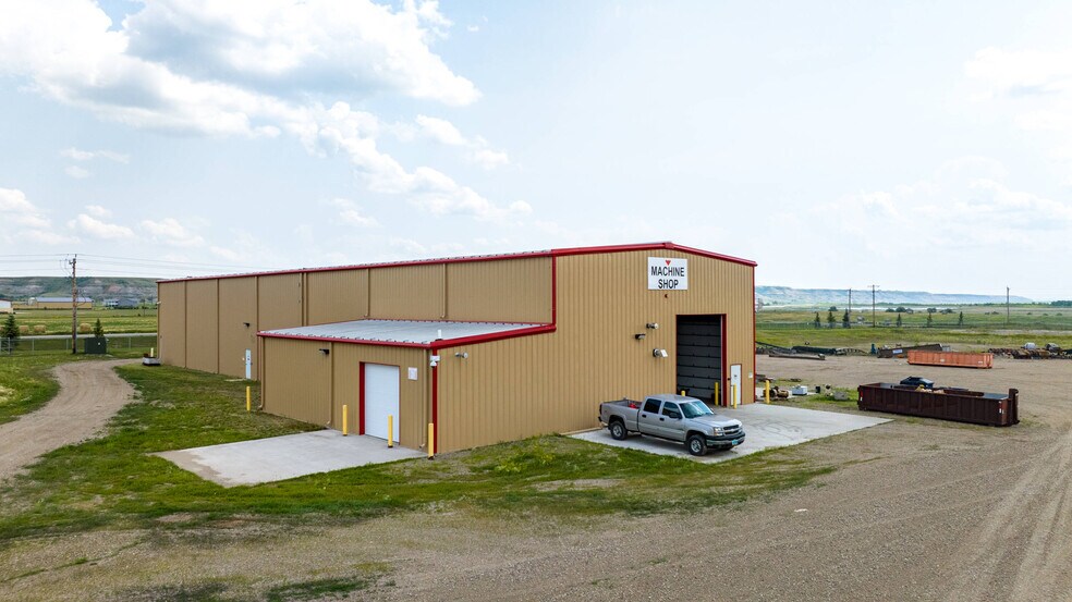 More Photos Of 611 37th Ave SE, Williston Warehouse For Sale