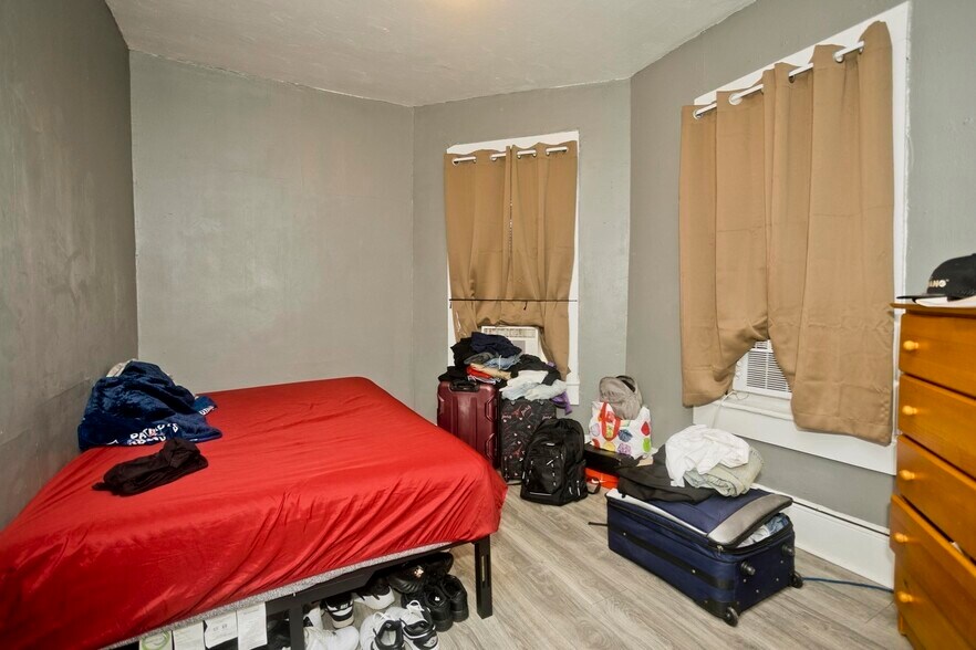 More Photos Of 95 School St, Chicopee Apartments For Sale