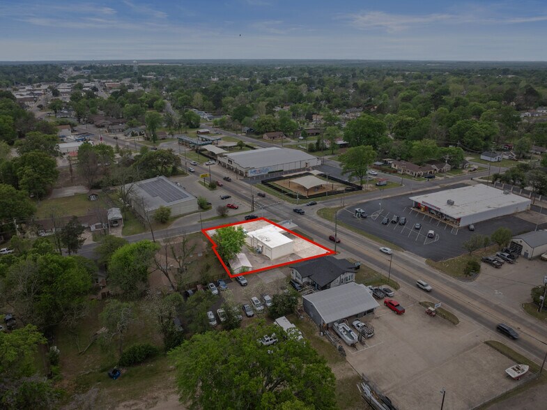 More Photos Of 1202 N Jefferson Ave, Mount Pleasant Specialty For Sale