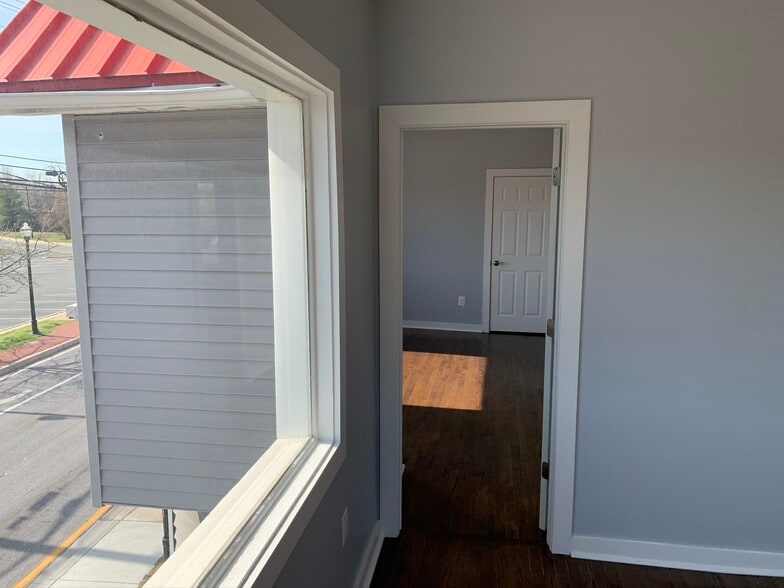 More Photos Of 200 Main St, Laurel Medical For Lease