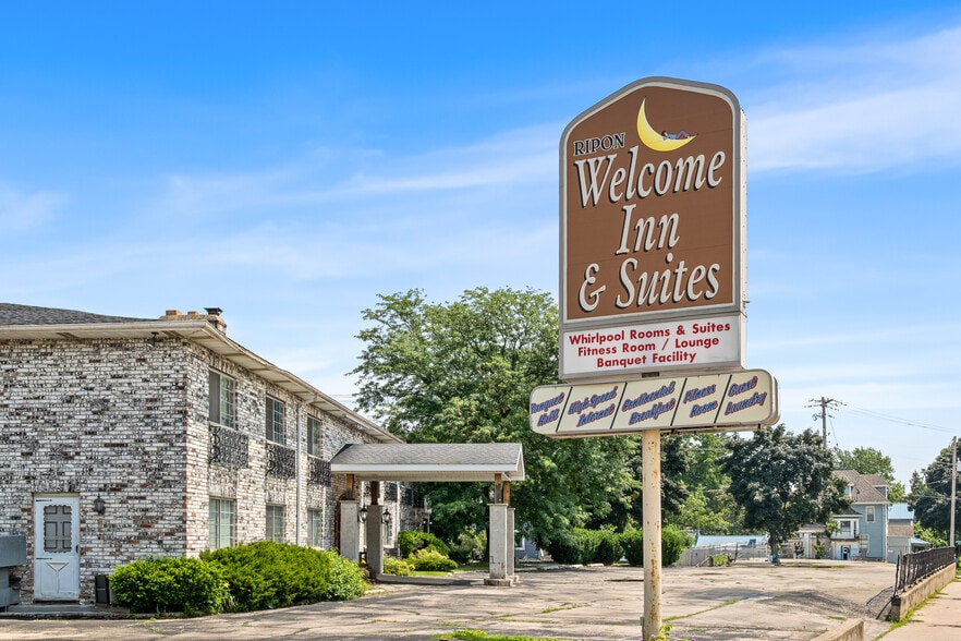 More Photos Of 240 E Fond du Lac St, Ripon Hotel For Sale