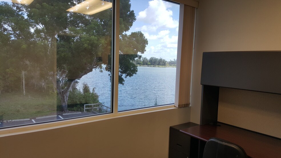 More Photos Of 17595 S Tamiami Trl, Fort Myers Medical For Lease