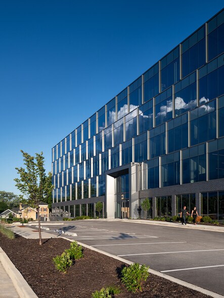 More Photos Of 17335 Golf Pkwy, Brookfield Office For Lease