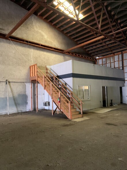 More Photos Of 2010 E Tyler Ave, Fresno Warehouse For Sale