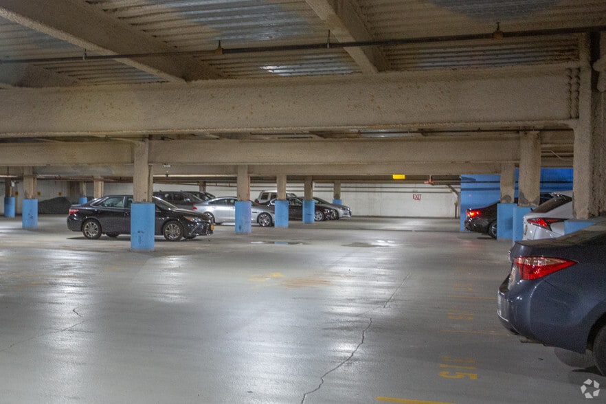 More Photos Of 1010 Northern Blvd, Great Neck Office For Lease