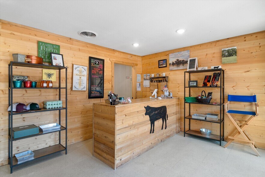 More Photos Of 701 E Pine St, Edgewood Flex For Lease