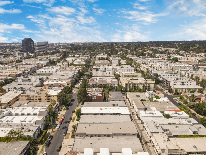 More Photos Of 11733 Mayfield Ave, Los Angeles Apartments For Sale
