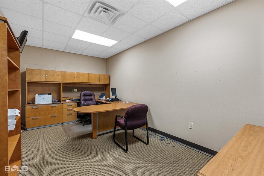 More Photos Of 523 Oxford Rd, Mansfield Office For Sale