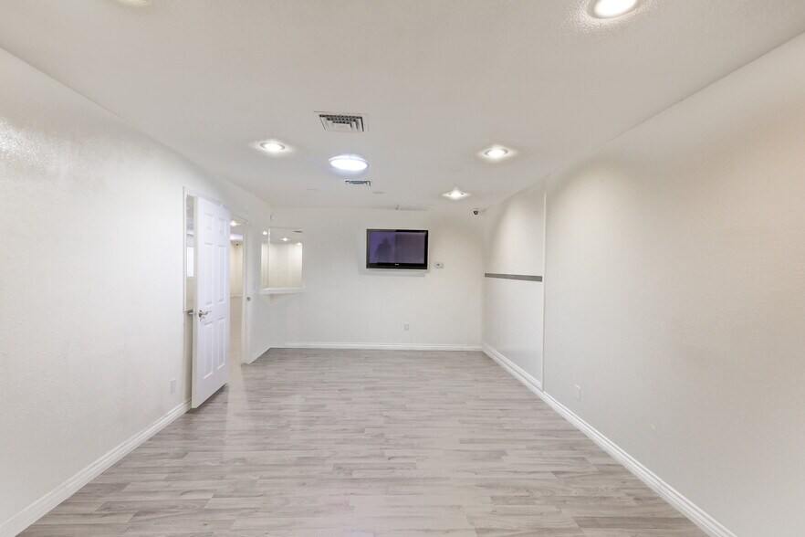 More Photos Of 1000 Garces Ave, Las Vegas Office For Sale