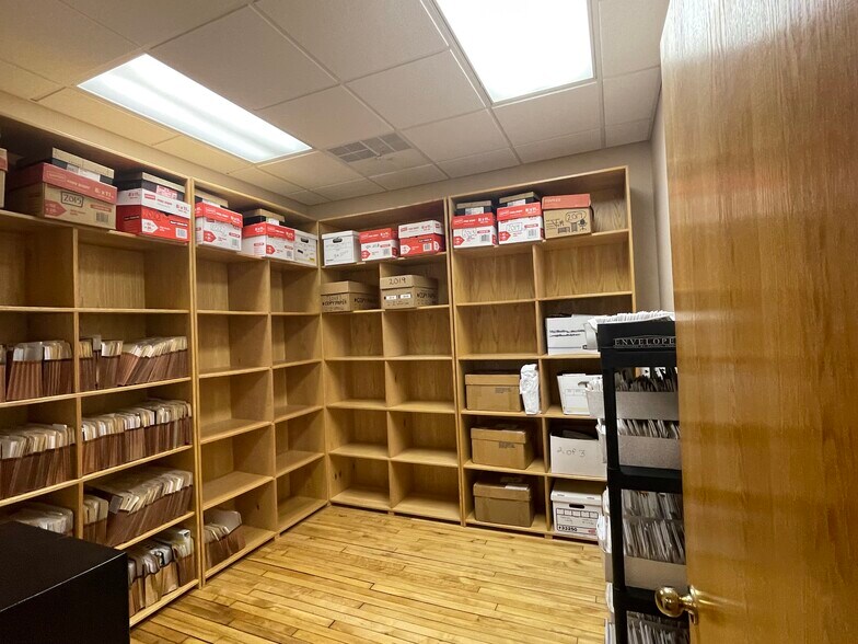 More Photos Of 600 S Main St, Oshkosh Office For Lease