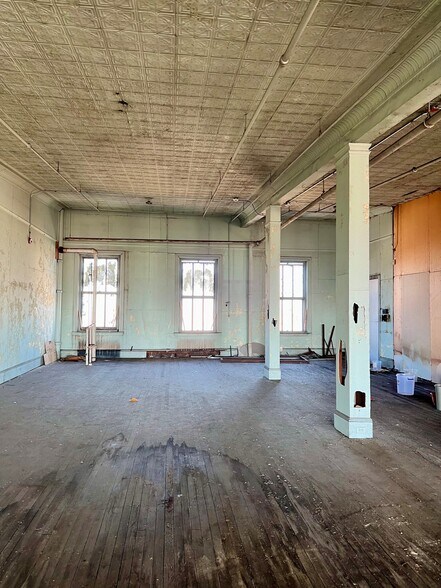 More Photos Of 3711 Bergenline Ave, Union City Storefront Retail Office For Sale