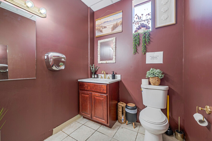 More Photos Of 27 Hanse Ave, Freeport Manufacturing For Sale