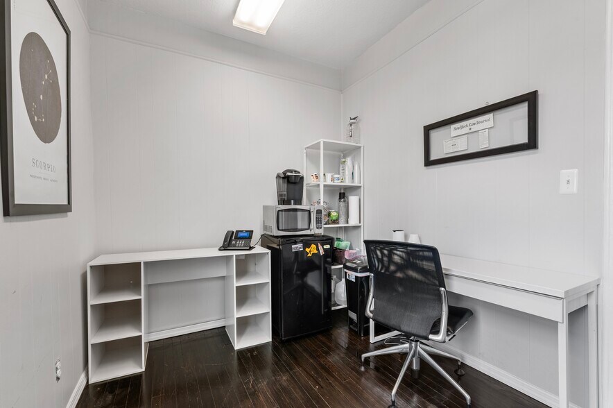 More Photos Of 154 Franklin Pl, Woodmere Office For Lease