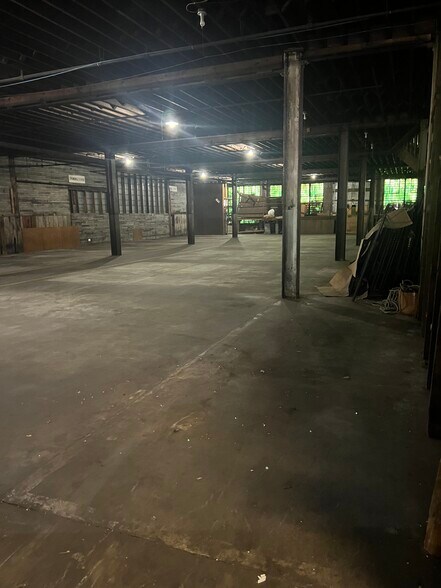 More Photos Of 740 8th Ave, Huntington Warehouse For Lease