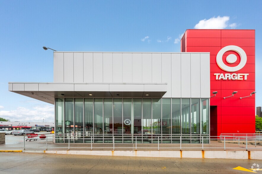More Photos Of Hutchinson River Pky @ Wennerplace, Bronx Unknown For Lease