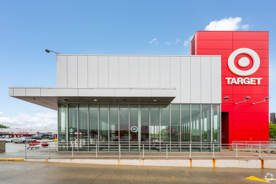 More Photos Of Hutchinson River Pky @ Wennerplace, Bronx Unknown For Lease