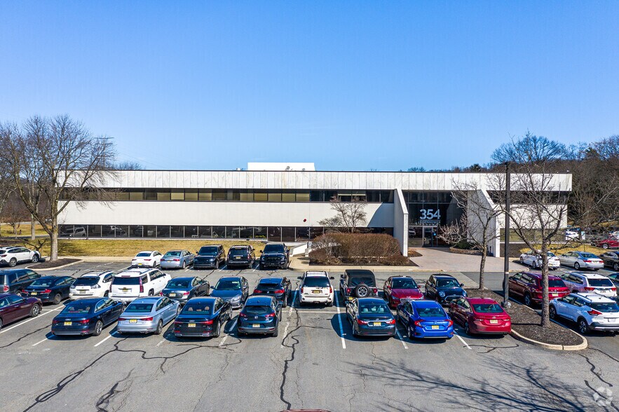 More Photos Of 354 Eisenhower Pky, Livingston Office For Lease