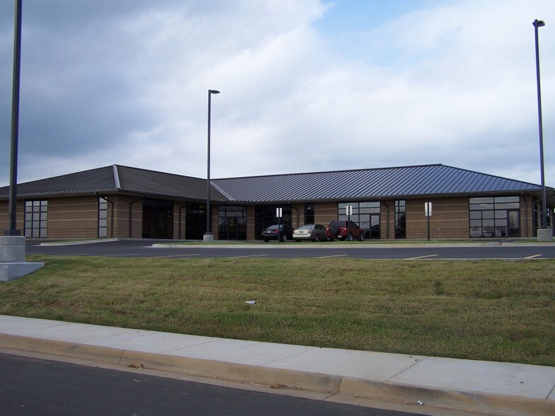 Primary Photo Of 2411 Fayetteville Rd, Van Buren Office For Lease