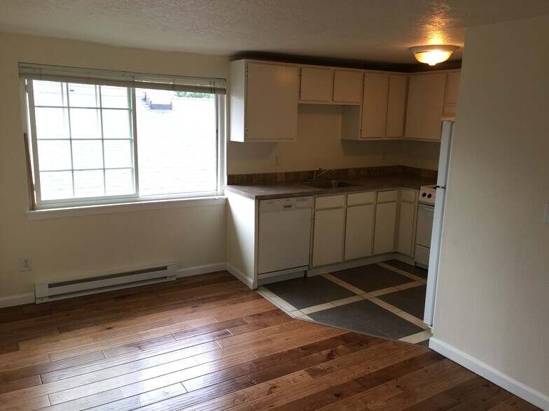 More Photos Of 4346-4350 SE Milwaukie Ave, Portland Apartments For Sale