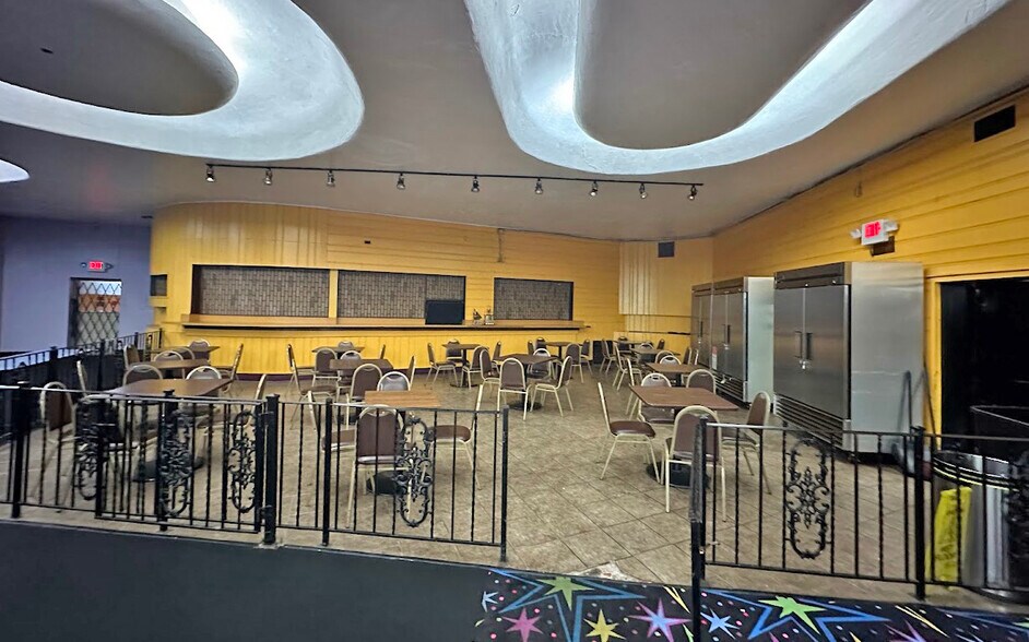 More Photos Of 19600 Woodward, Detroit Freestanding For Sale