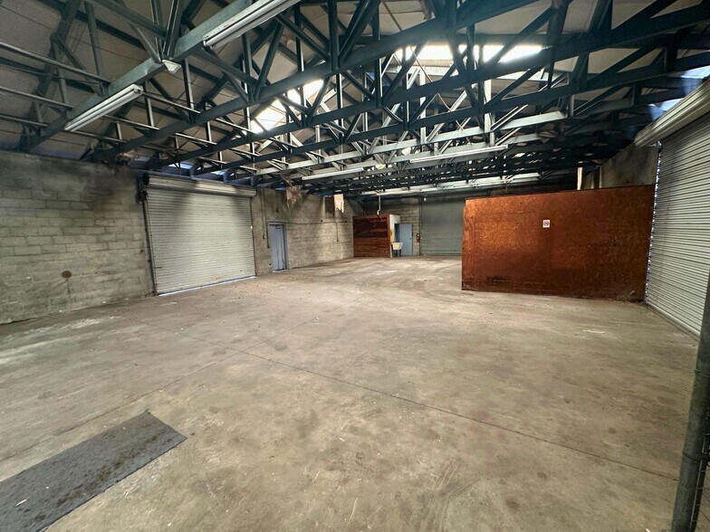 More Photos Of 6009 15th St E, Bradenton Warehouse For Lease