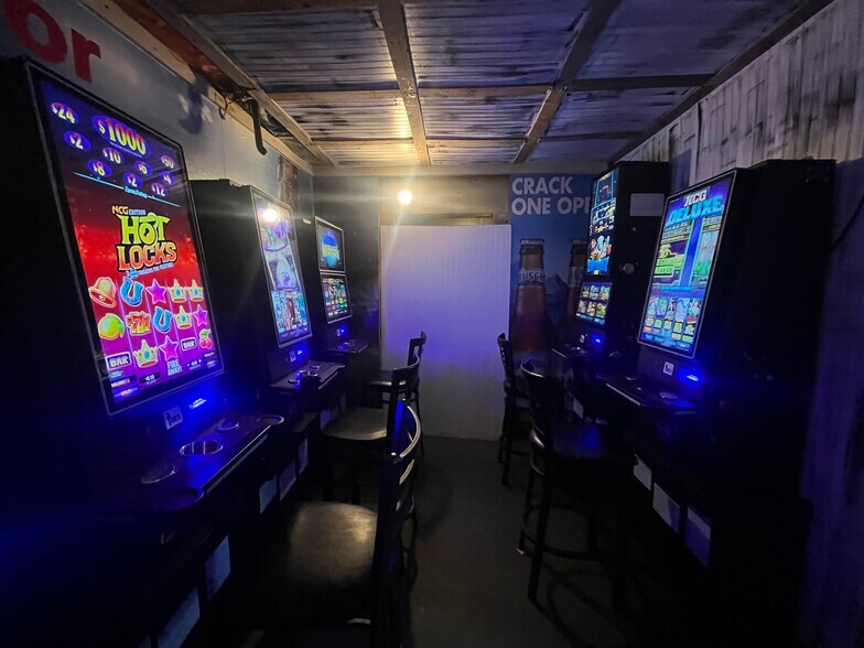 More Photos Of 219 Main St, Hale Flex For Sale