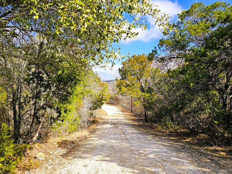 More Photos Of 605 Lakeshore Ln, Bandera Manufactured Housing Mobile Home Park For Sale