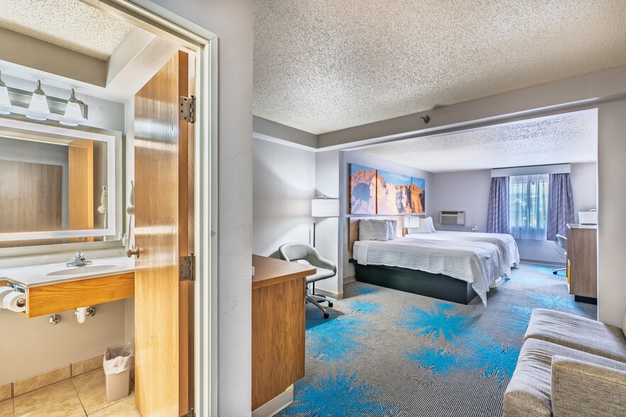 More Photos Of 519 Crook St, Custer Hotel For Sale
