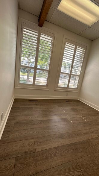 More Photos Of 18300 Minnetonka Blvd, Wayzata Medical For Lease