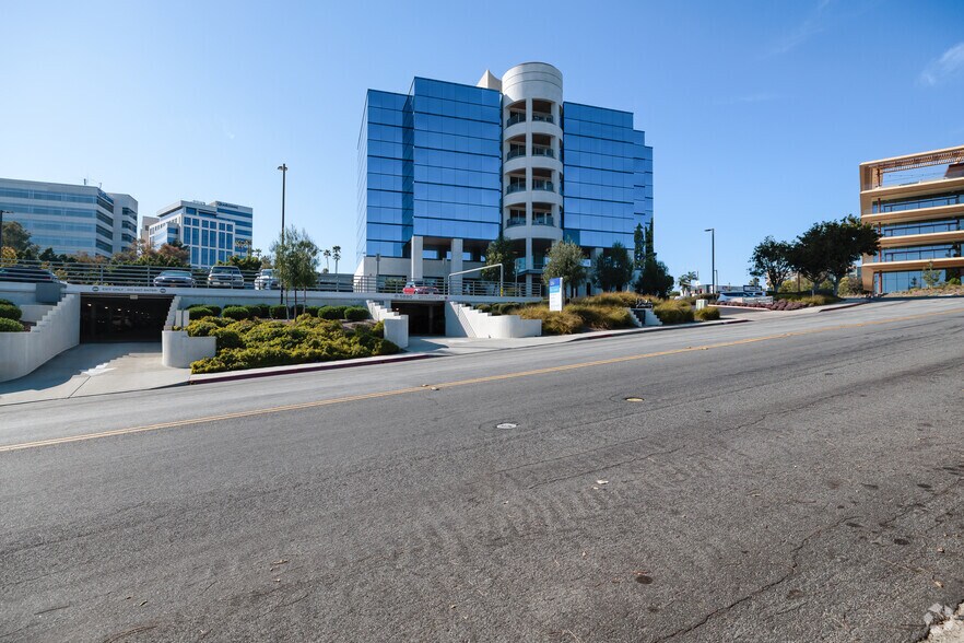 More Photos Of 5880 Oberlin Dr, San Diego Office For Sale