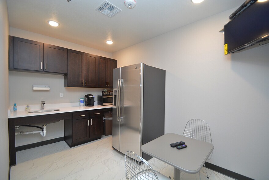 More Photos Of 6542 Greatwood Pky, Sugar Land Medical For Sale