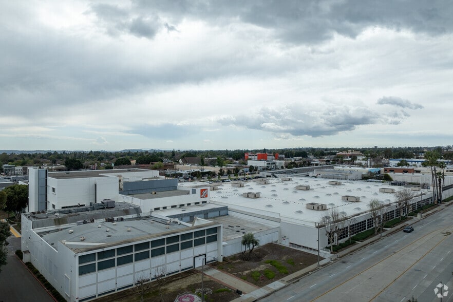 More Photos Of 2940 E Foothill Blvd, Pasadena Research And Development For Sale