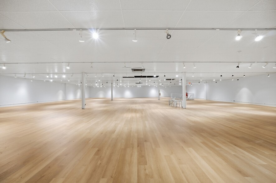 More Photos Of 6542 E Virginia Beach Blvd, Norfolk Freestanding For Lease