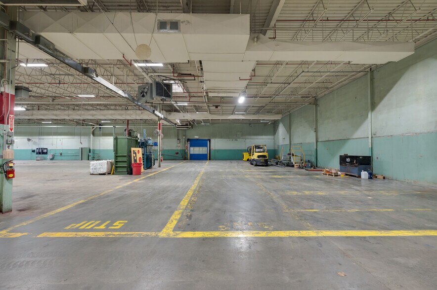 More Photos Of 443 Shaker Rd, East Longmeadow Light Distribution For Lease