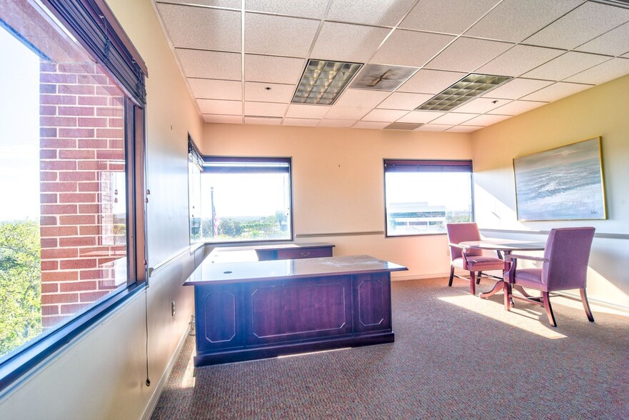 More Photos Of 1150 Cleveland St, Clearwater Office For Lease