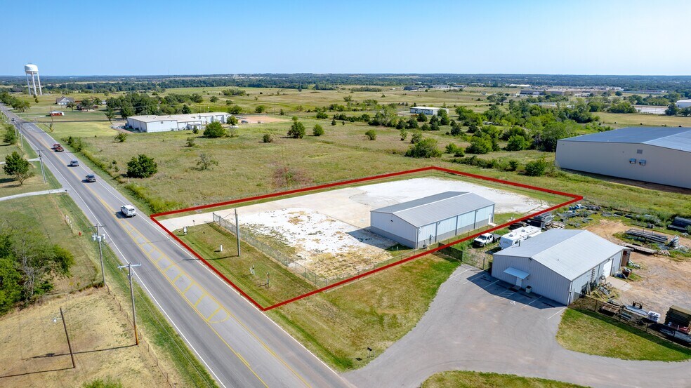 More Photos Of 7811 Kickapoo Ave, Shawnee Warehouse For Lease