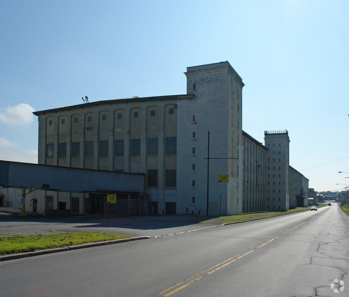 More Photos Of 901-1001 Broad St, Utica Manufacturing For Lease
