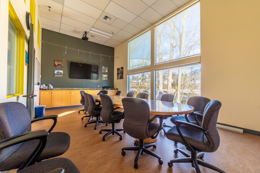 More Photos Of 15200 52nd Ave S, Tukwila Office For Lease