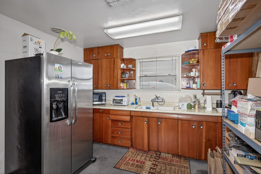 More Photos Of 31650 Dunlap Blvd, Yucaipa Office For Sale