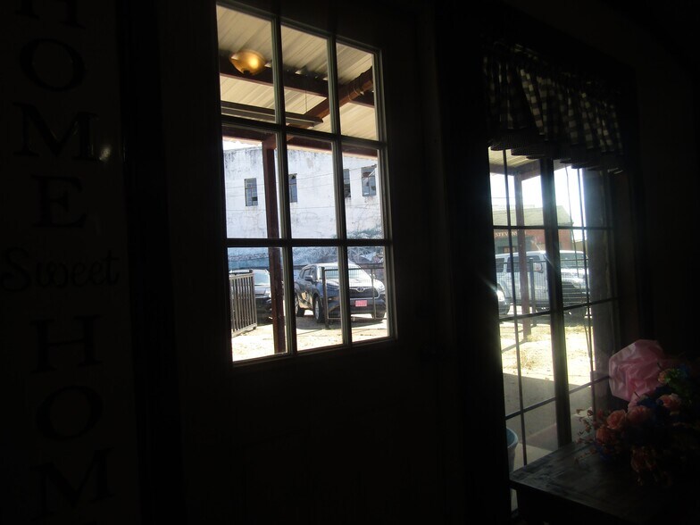 More Photos Of 9 NW Martin Luther King Ave, Idabel General Retail For Sale