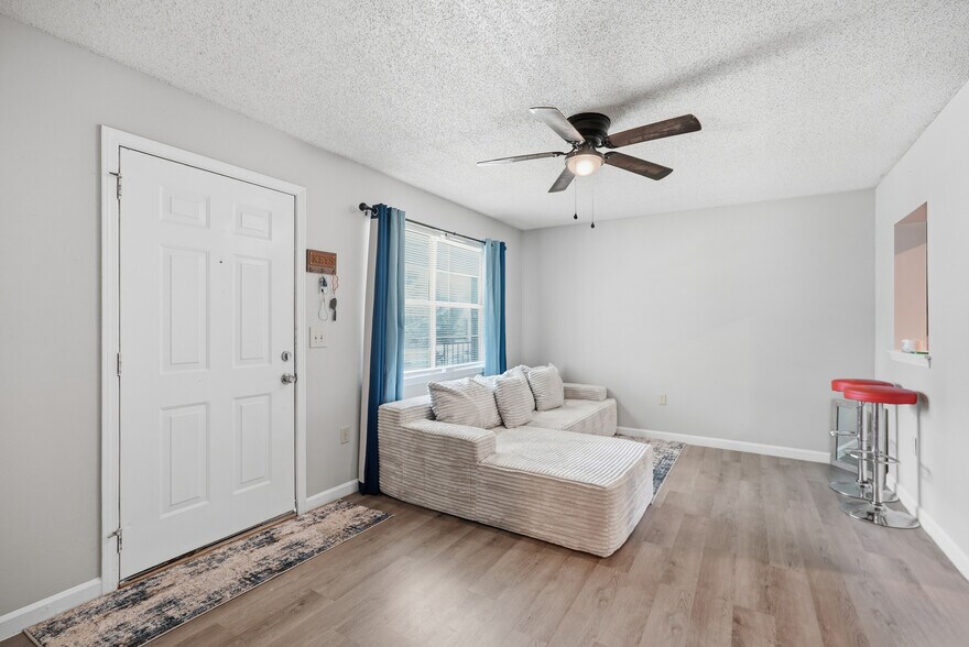 More Photos Of 433 Bradley Rd, Warren Apartments For Sale