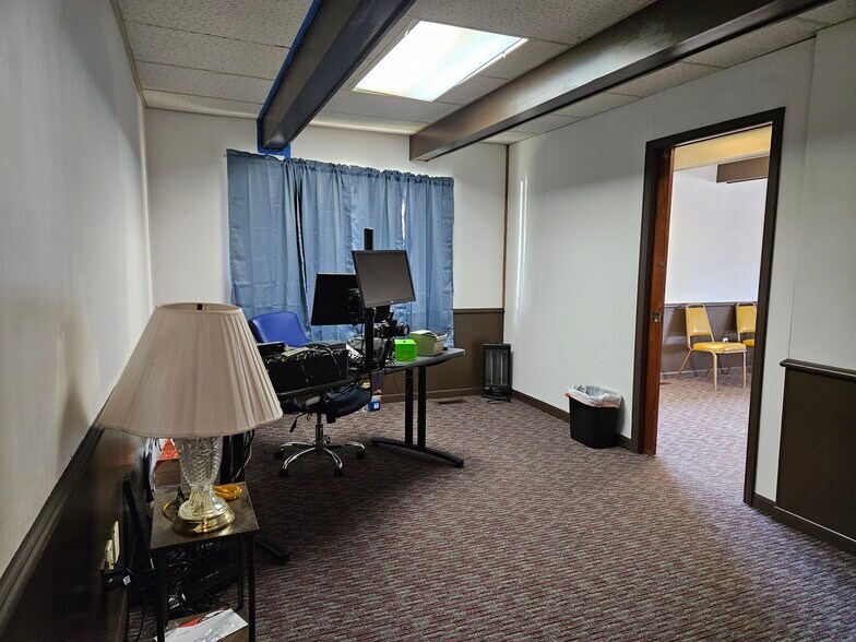 More Photos Of 3215 Christy Way S, Saginaw Flex For Sale