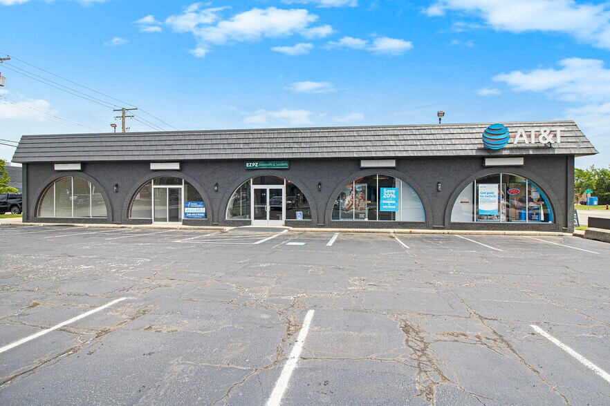 More Photos Of 1800 W 14 Mile Rd, Royal Oak Freestanding For Lease
